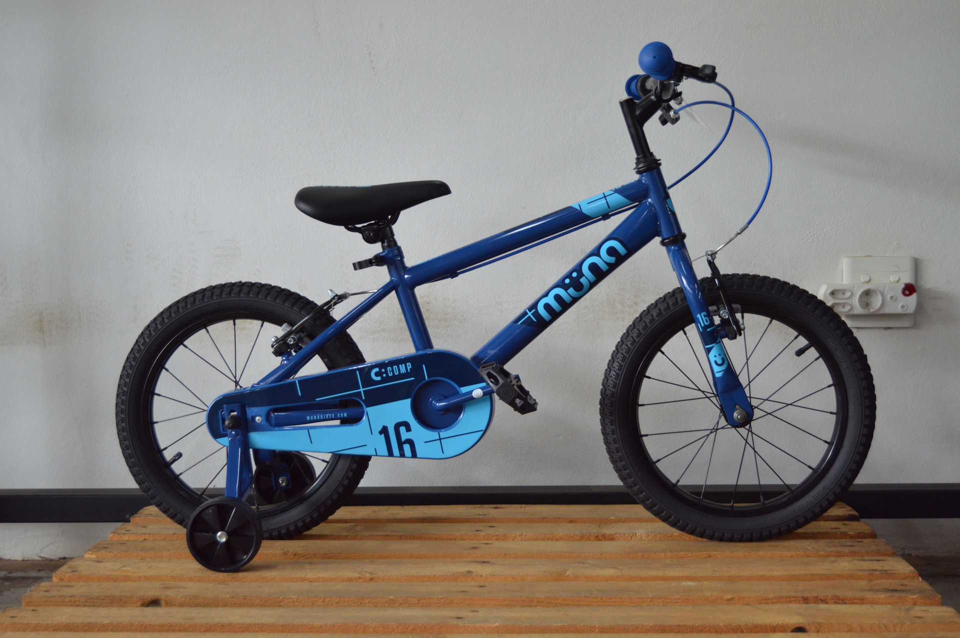 16_-_Muna_Comp Muna Bike Pedal 16 Comp Boy blue kids bicycle