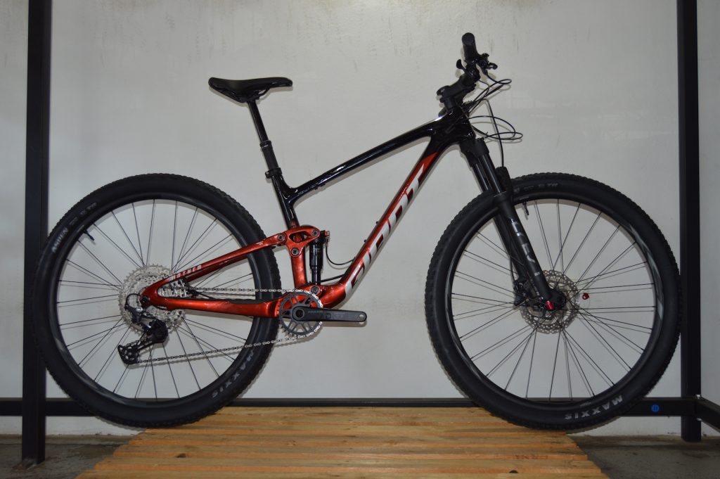 Giant Anthem Advanced 4 29 XC full suspension mountain bike